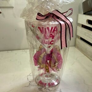 Custom viva la juicy martini glass! Never used and in perfect condition 🤍